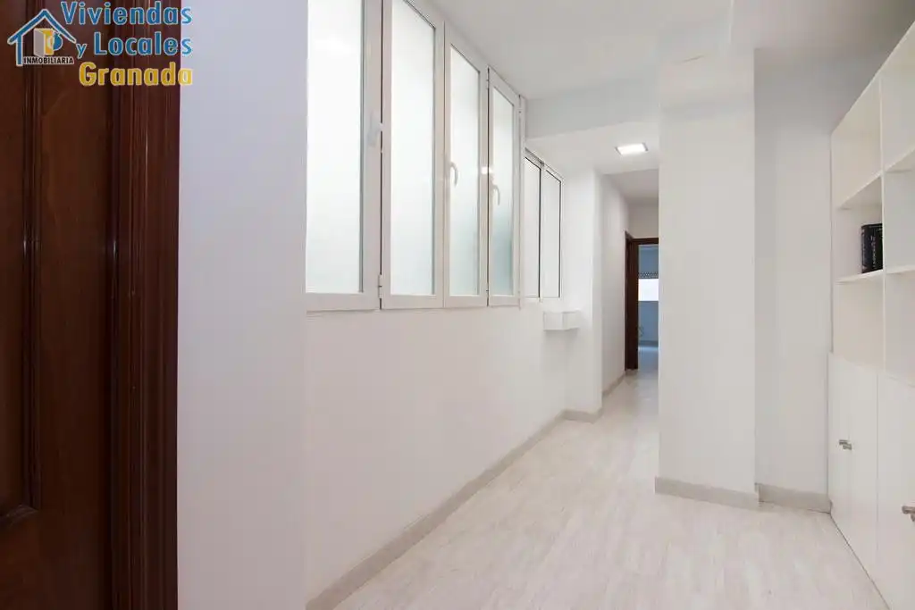 Office for rent in Granada  with Air Conditioner, Heating and Furnished