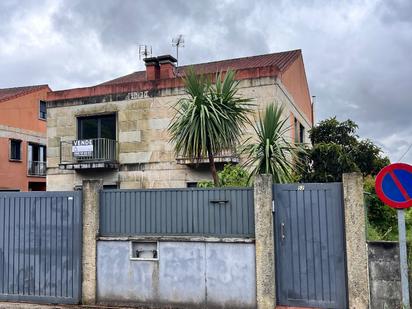 Vista exterior de Casa adosada en venda en Ponteareas amb Calefacció, Jardí privat i Terrassa