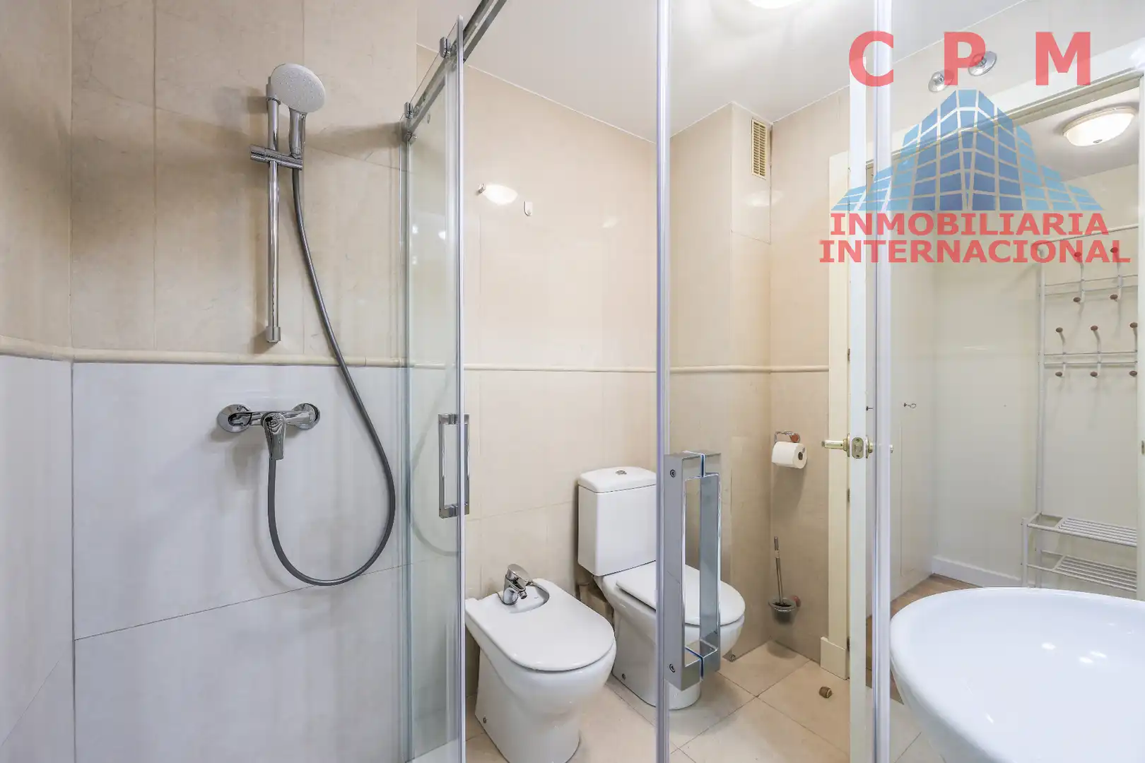 Badezimmer von Wohnung zur Miete in Madrid mit Klimaanlage, Heizung und Parkett