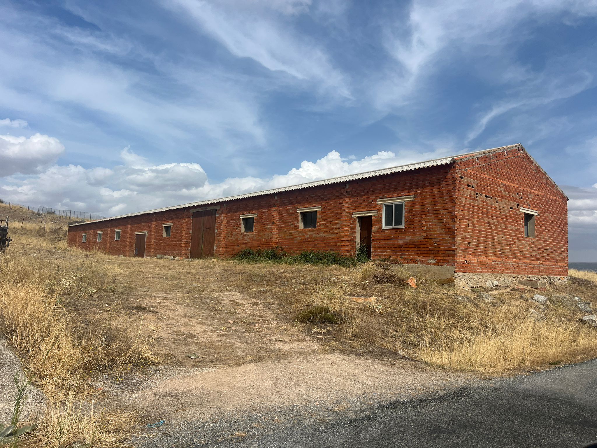 Vista exterior de Nau industrial en venda en Solosancho