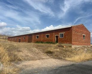 Vista exterior de Nau industrial en venda en Solosancho