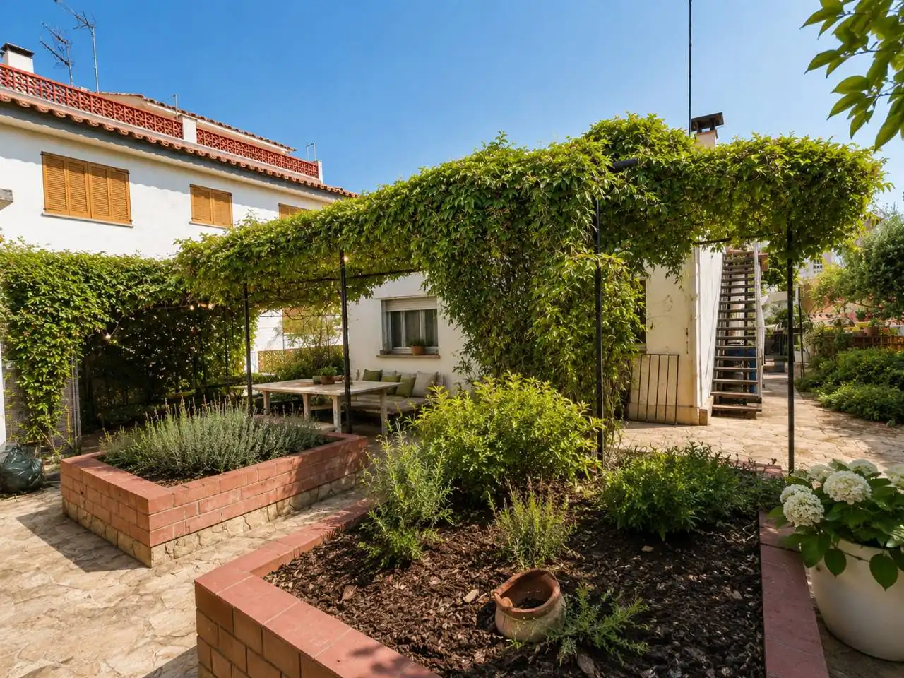Jardí de Casa o xalet en venda en Cerdanyola del Vallès amb Calefacció, Jardí privat i Terrassa