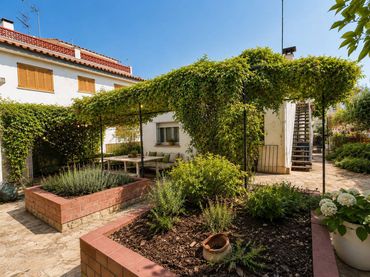 Casa con jardín en venta en Calle Renaixement