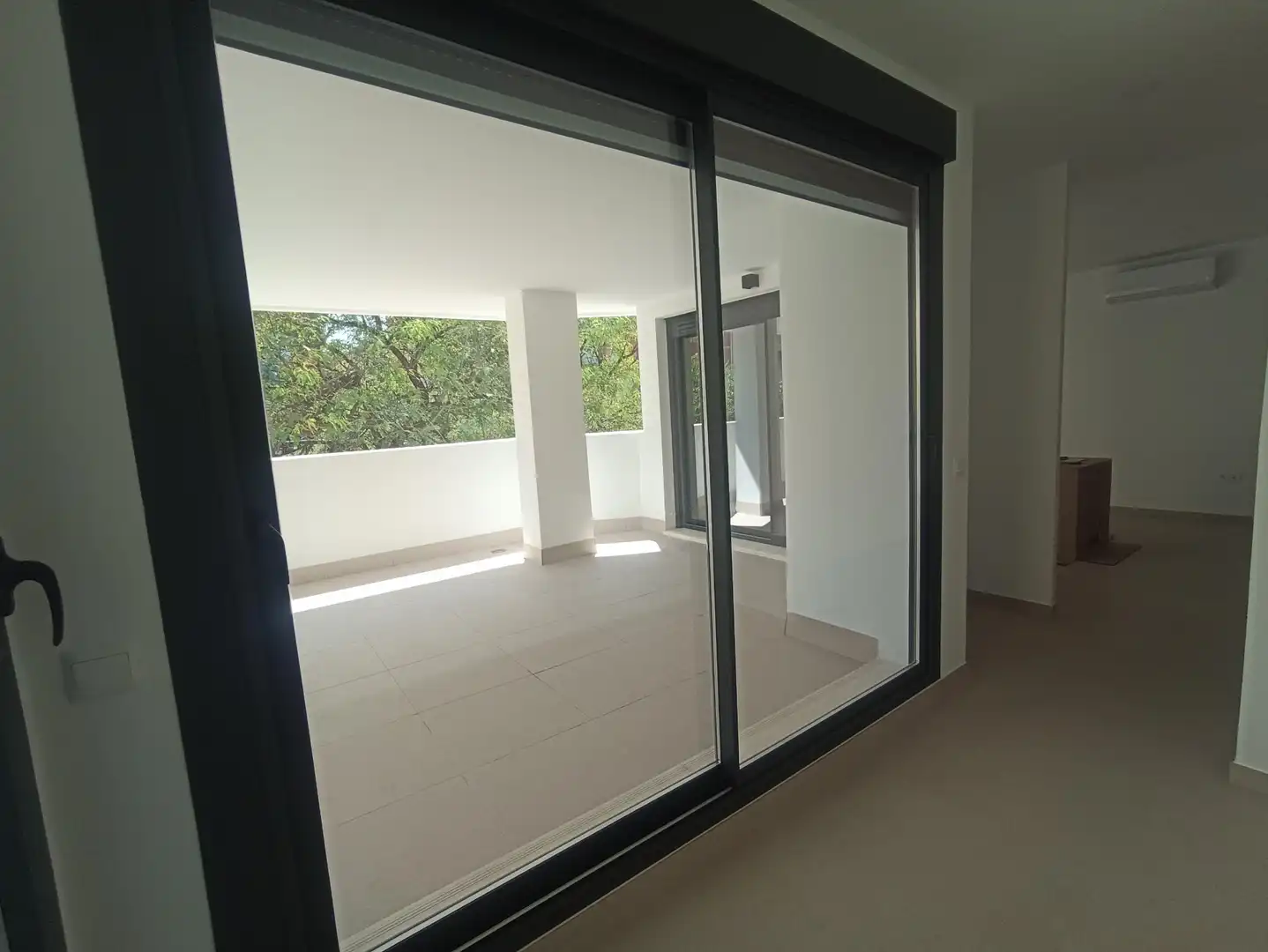 Terrasse von Wohnung zur Miete in Sevilla mit Klimaanlage, Terrasse und Abstellraum