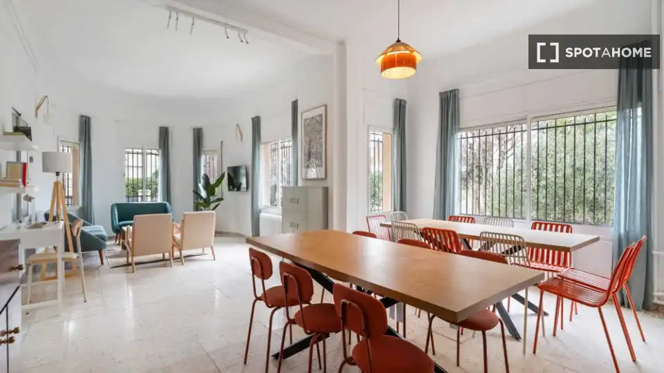 Comedor de Piso para compartir en Madrid con Aire acondicionado, Terraza y Amueblado