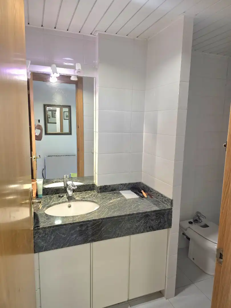 Badezimmer von Wohnung zum Verkauf in Calella mit Klimaanlage, Heizung und Balkon
