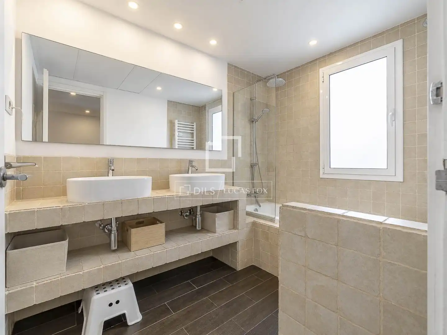 Bathroom of Attic for sale in Barcelona  with Air Conditioner, Heating and Terrace