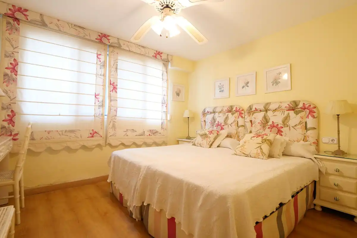 Habitación de Casa adosada en venta en Marbella con Aire acondicionado, Terraza y Piscina comunitaria