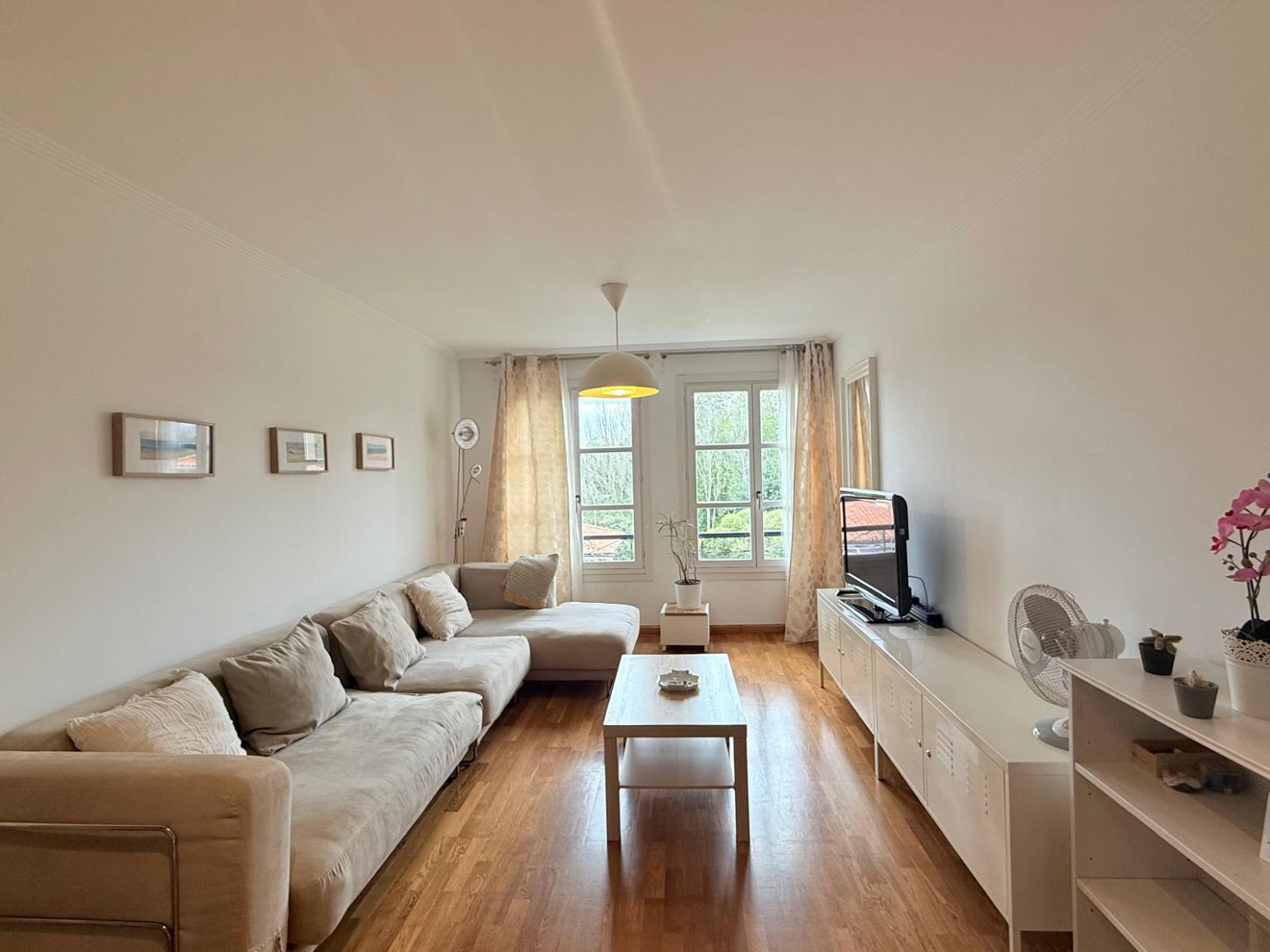 Living room of Flat for sale in Avilés  with Heating, Parquet flooring and Furnished