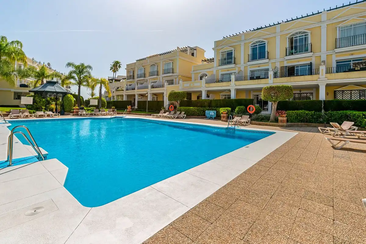 Apartamento con ascensor en venta en Nueva Andalucía, imagen 2