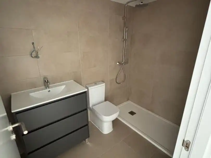 Bathroom of Flat for sale in Llevant