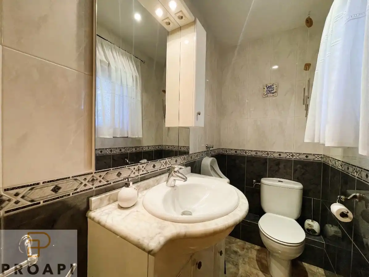 Baño de Casa o chalet en venta en Girona con Aire acondicionado, Calefacción y Jardín privado