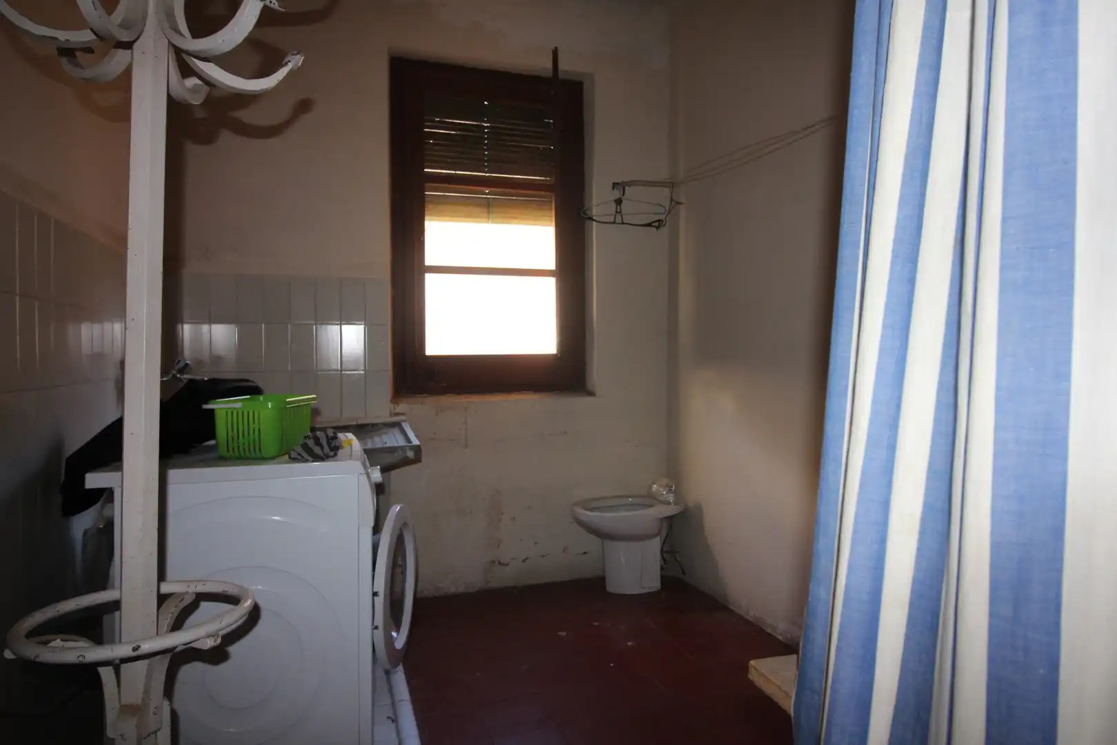 Bathroom of Houses for sale in Figueres  with Heating