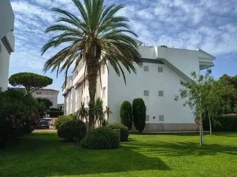 Außenansicht von Wohnungen zum Verkauf in Pals mit Heizung, Privatgarten und Terrasse