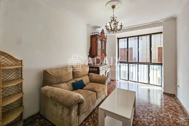 Vista exterior de Edificio en venta en Úbeda