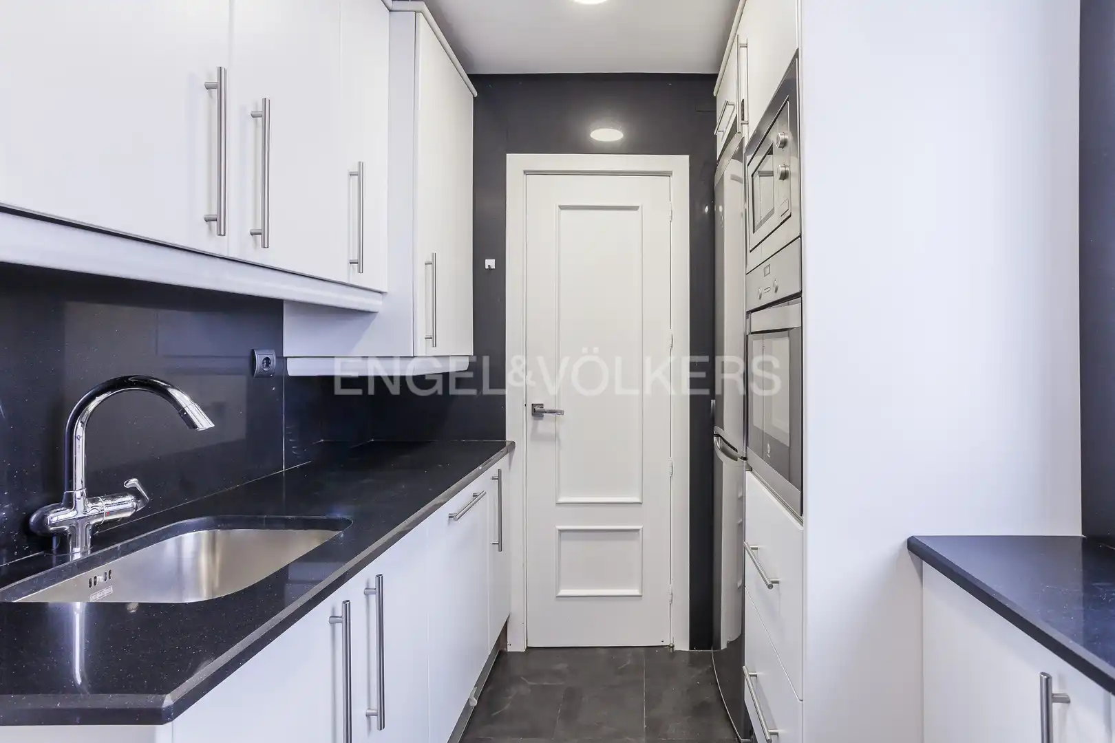 Kitchen of Flat for rent in Madrid  with Air Conditioner, Heating and Parquet flooring