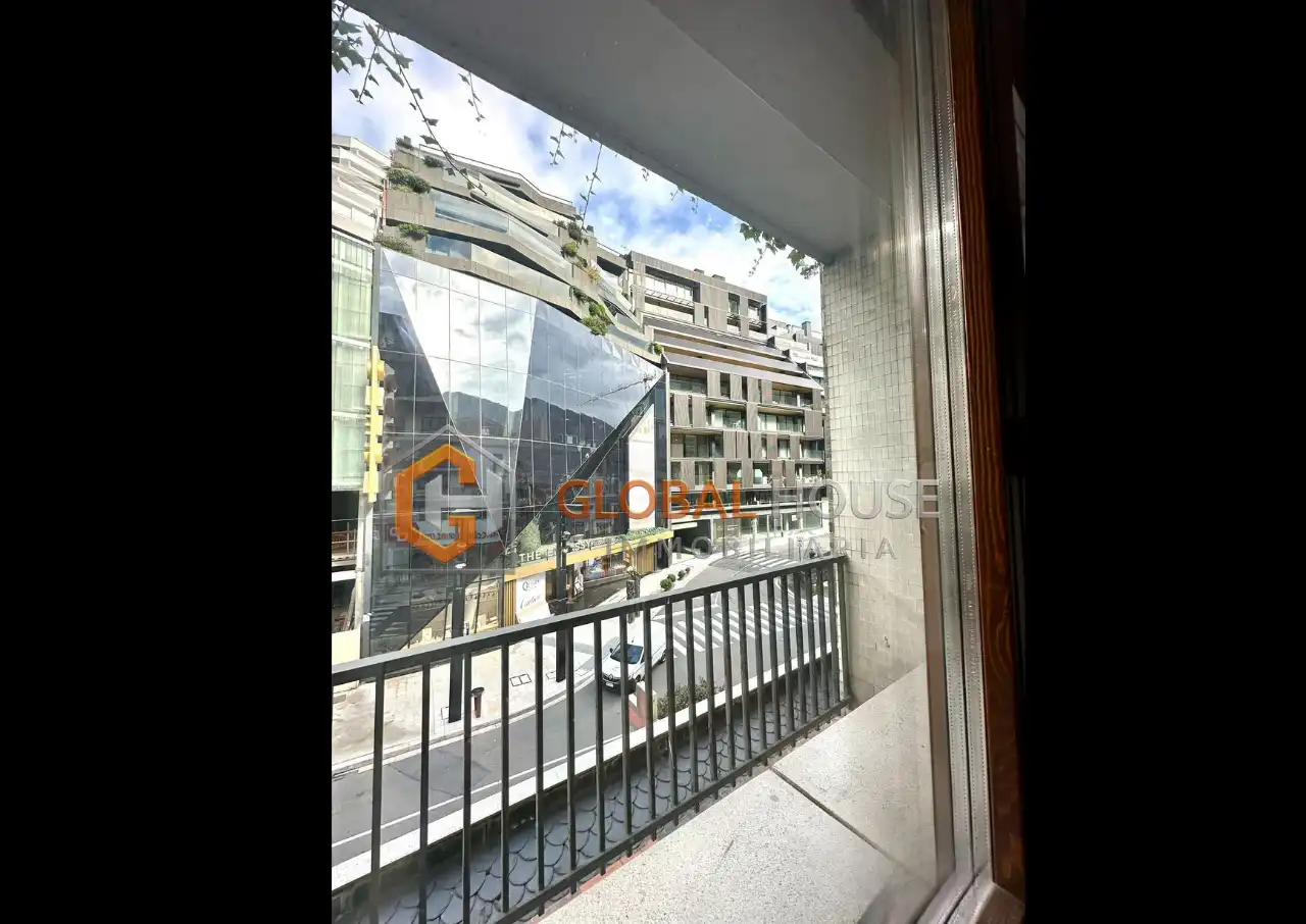 Pis de 4 habitacions en venda a Andorra la Vella · 35 de 60
