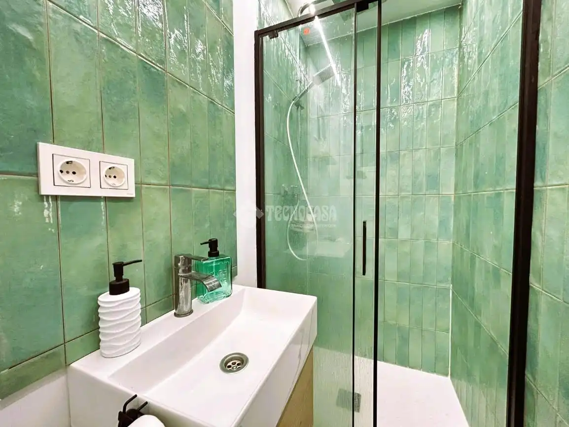 Baño de Piso en venta en L'Hospitalet de Llobregat con Aire acondicionado, Terraza y Amueblado