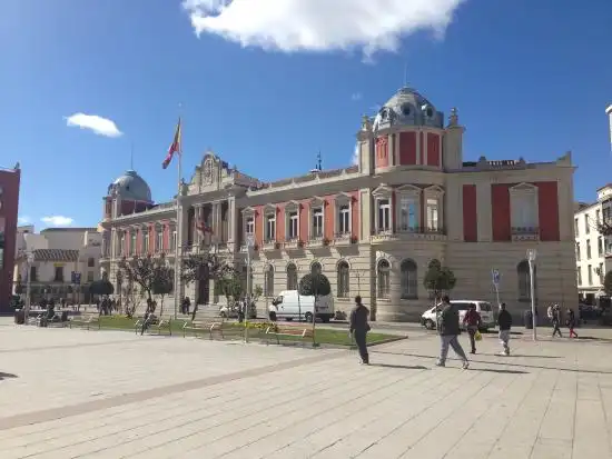 Außenansicht von Wohnung zum Verkauf in Ciudad Real mit Klimaanlage, Heizung und Terrasse