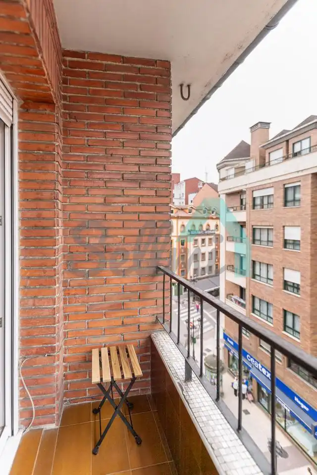 Terrassa de Pis de lloguer en Oviedo  amb Calefacció, Parquet i Terrassa
