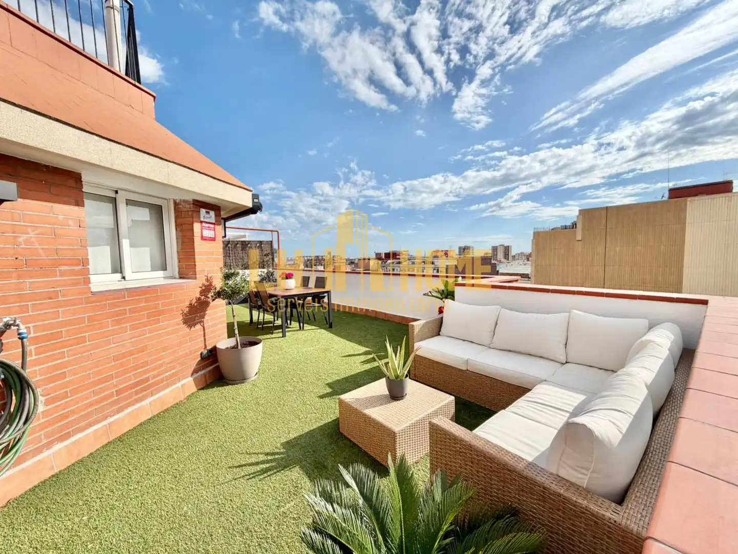 Terraza de Ático en venta en L'Hospitalet de Llobregat con Aire acondicionado, Parquet y Terraza