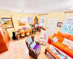 Sala d'estar de Dúplex en venda en Orihuela amb Aire condicionat i Terrassa