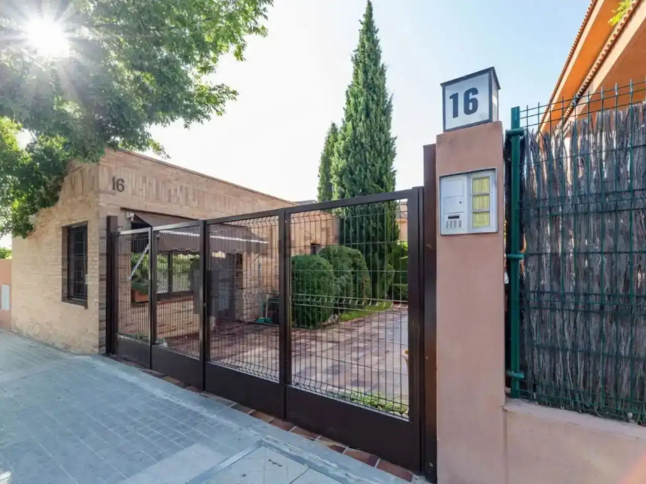 Vista exterior de Pis en venda en Las Rozas de Madrid amb Aire condicionat, Traster i Piscina