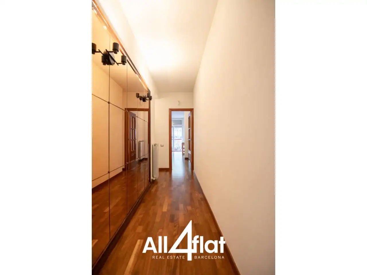 Piso de alquiler en Barcelona con Parquet y Balcón