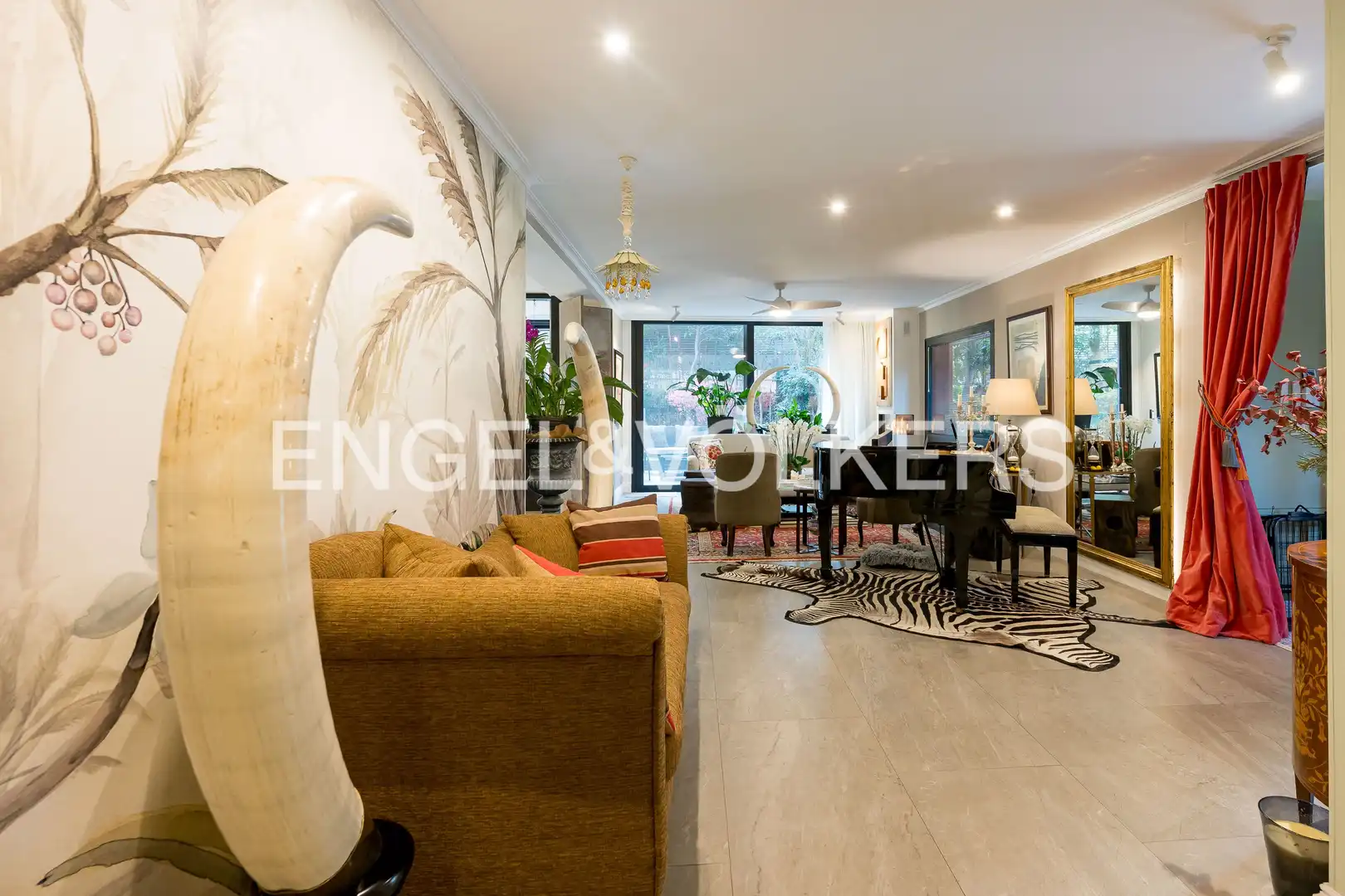 Living room of Houses for sale in Madrid  with Air Conditioner, Heating and Private garden