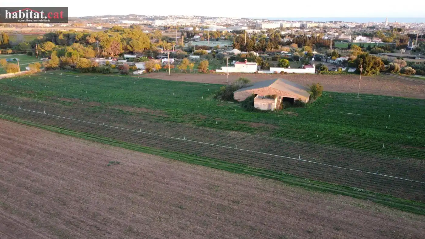Finca rústica en venta en Vilanova i la Geltrú con Jardín privado y Terraza