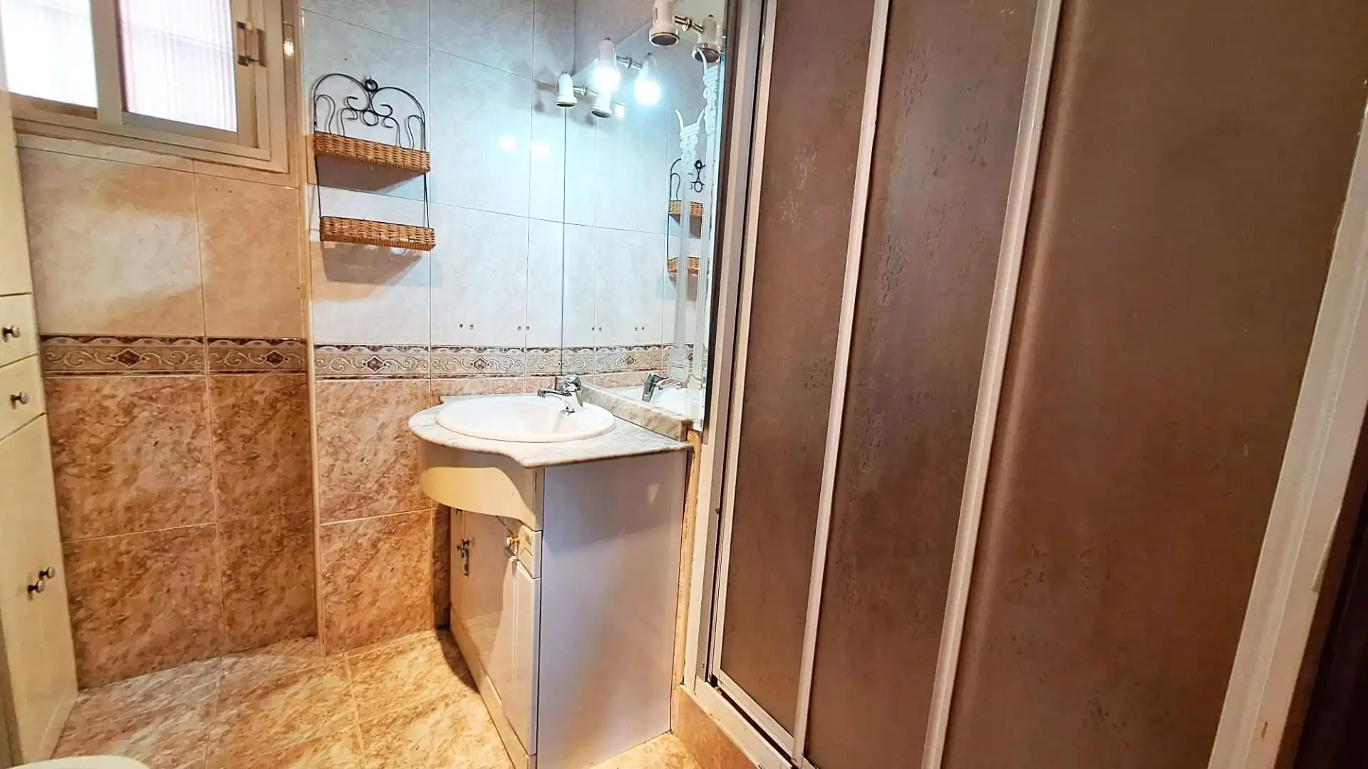 Bathroom of Flat for sale in Córdoba  with Air Conditioner and Heating