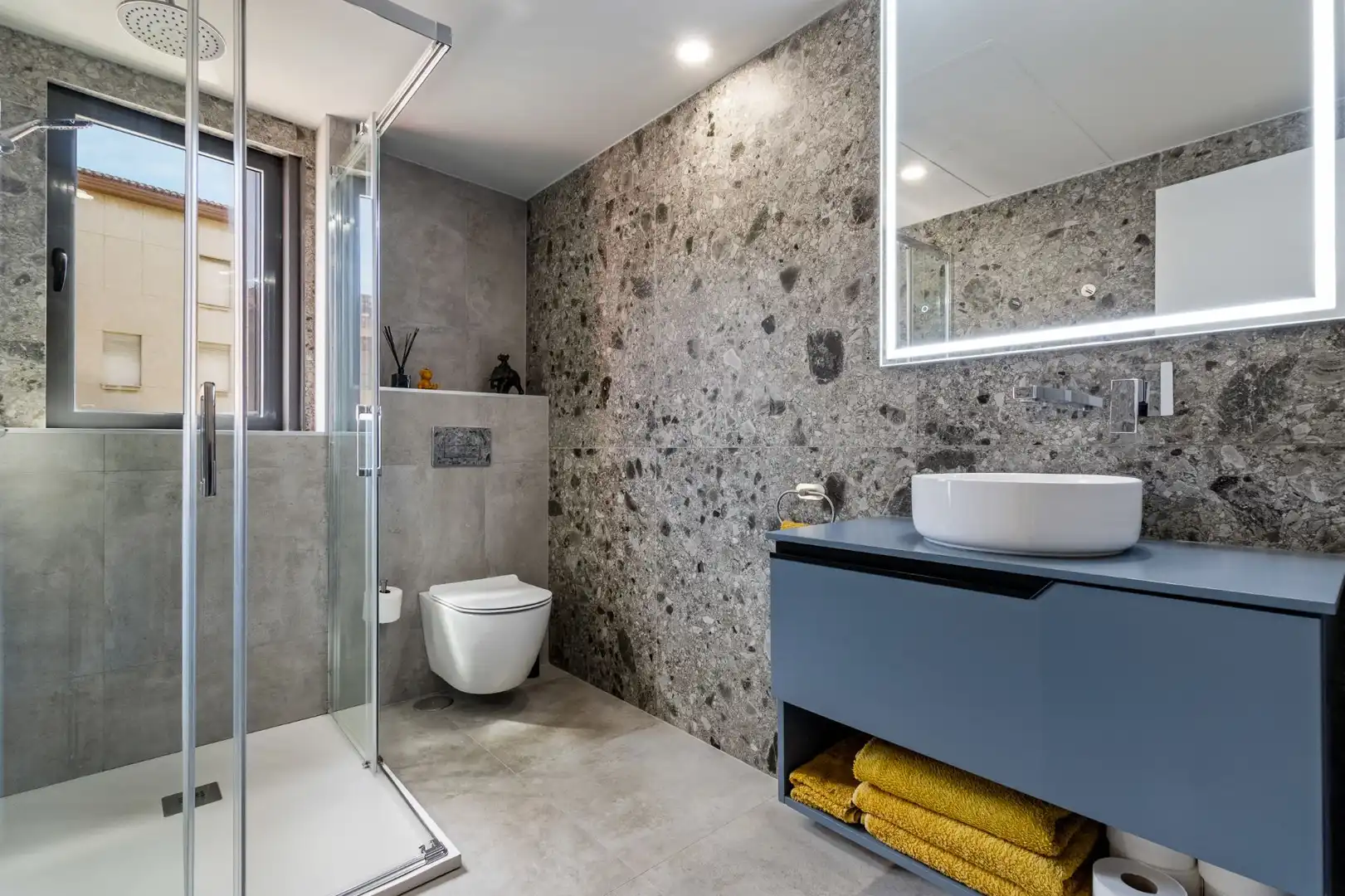 Baño de Apartamento en venta en Torremolinos con Aire acondicionado, Calefacción y Terraza