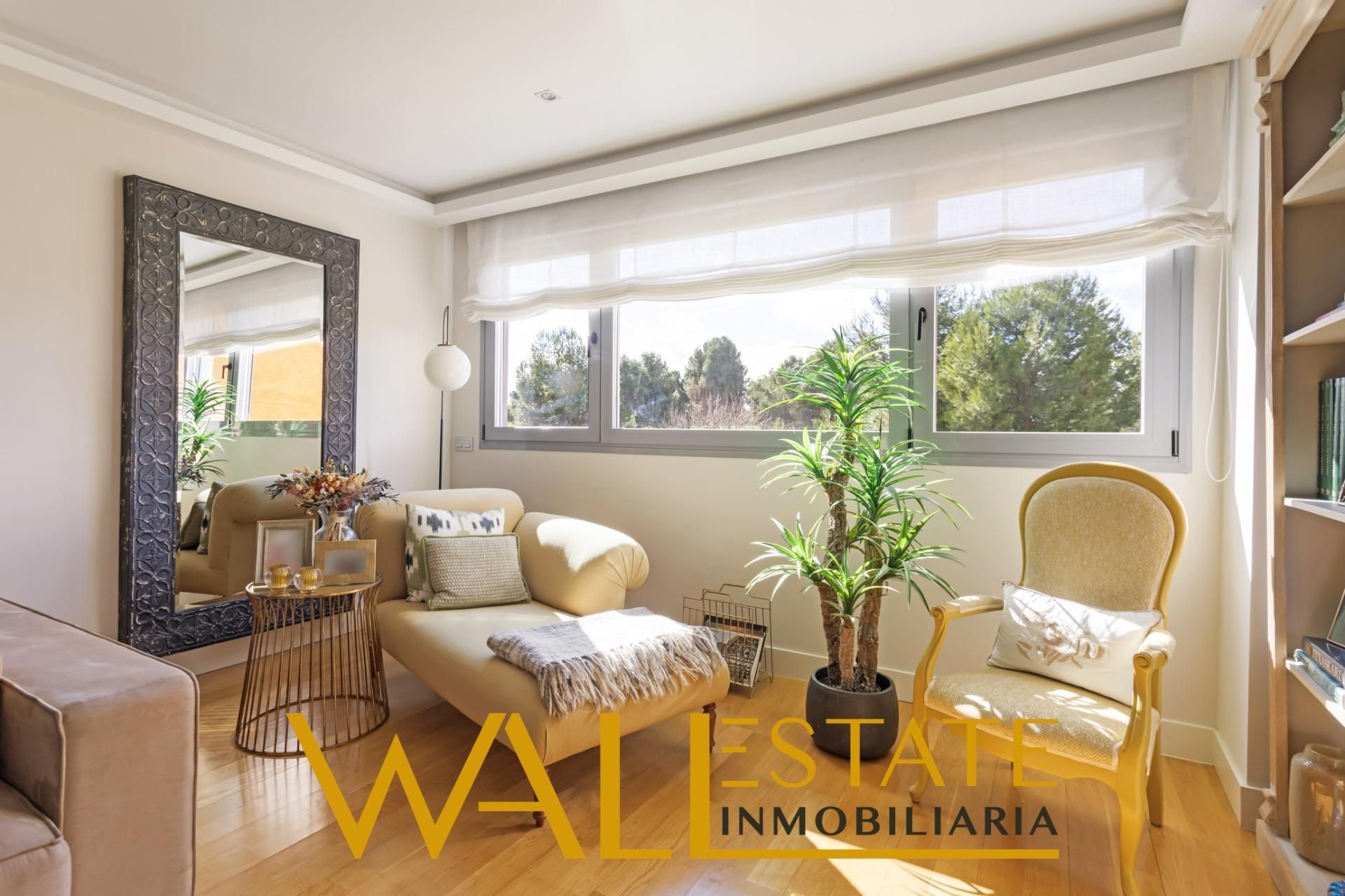 Exterior view of Flat for sale in  Madrid Capital  with Air Conditioner, Storage room and Community pool