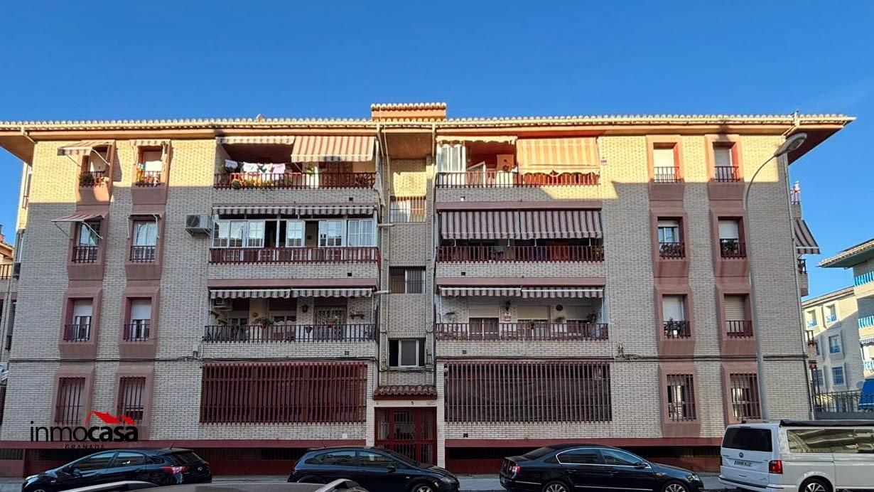 Exterior view of Flat for sale in  Granada Capital  with Terrace and Balcony
