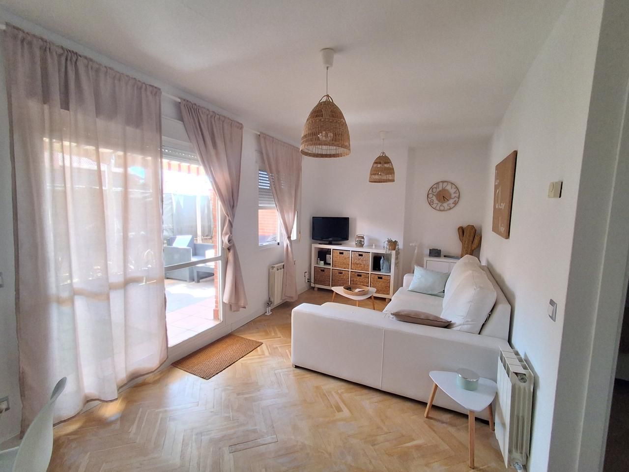 Living room of Attic for sale in  Madrid Capital  with Air Conditioner, Heating and Parquet flooring