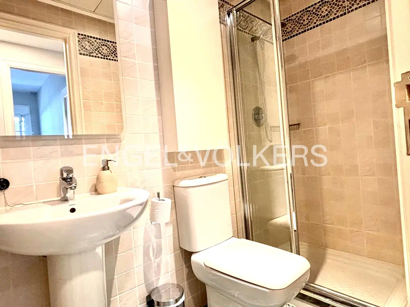 Baño de Apartamento en venta en Las Rozas de Madrid con Aire acondicionado, Calefacción y Jardín privado