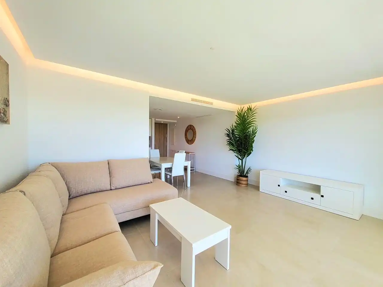 Sala de estar de Apartamento en venta en Sotogrande con Aire acondicionado, Terraza y Amueblado