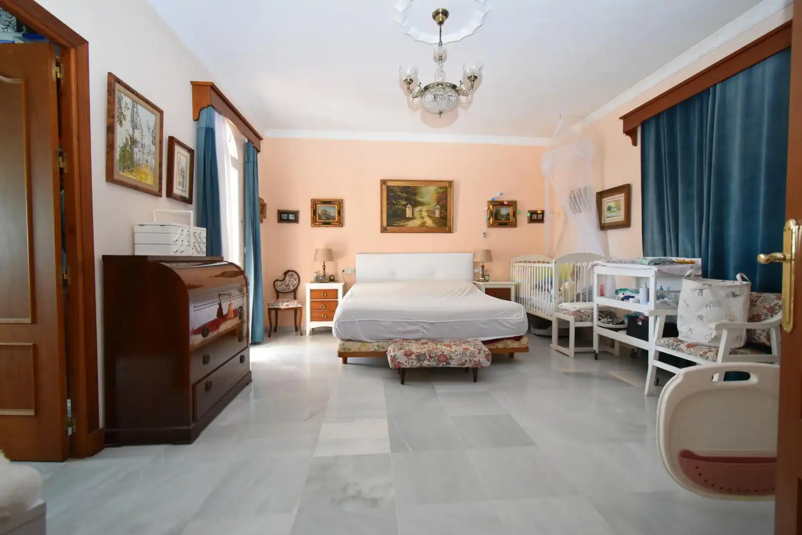 Bedroom of Houses for sale in Chiclana de la Frontera  with Air Conditioner, Heating and Private garden