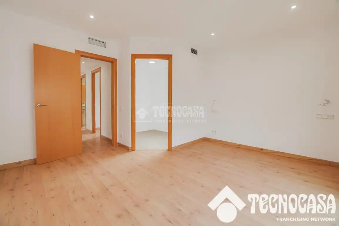 Bedroom of Houses for sale in Santa Coloma de Gramenet  with Air Conditioner, Heating and Terrace