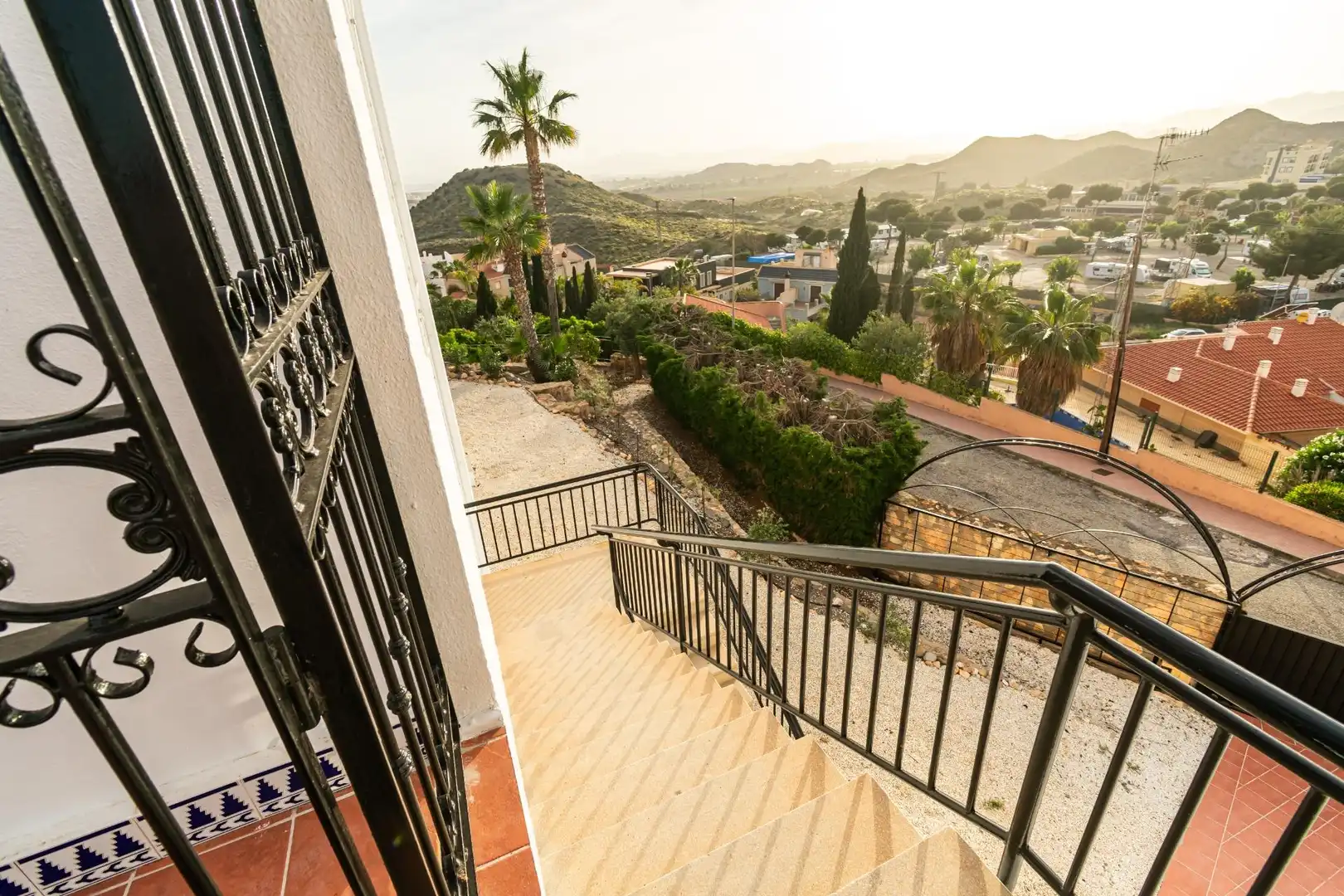 Vista exterior de Casa o xalet en venda en Águilas amb Aire condicionat, Jardí privat i Terrassa