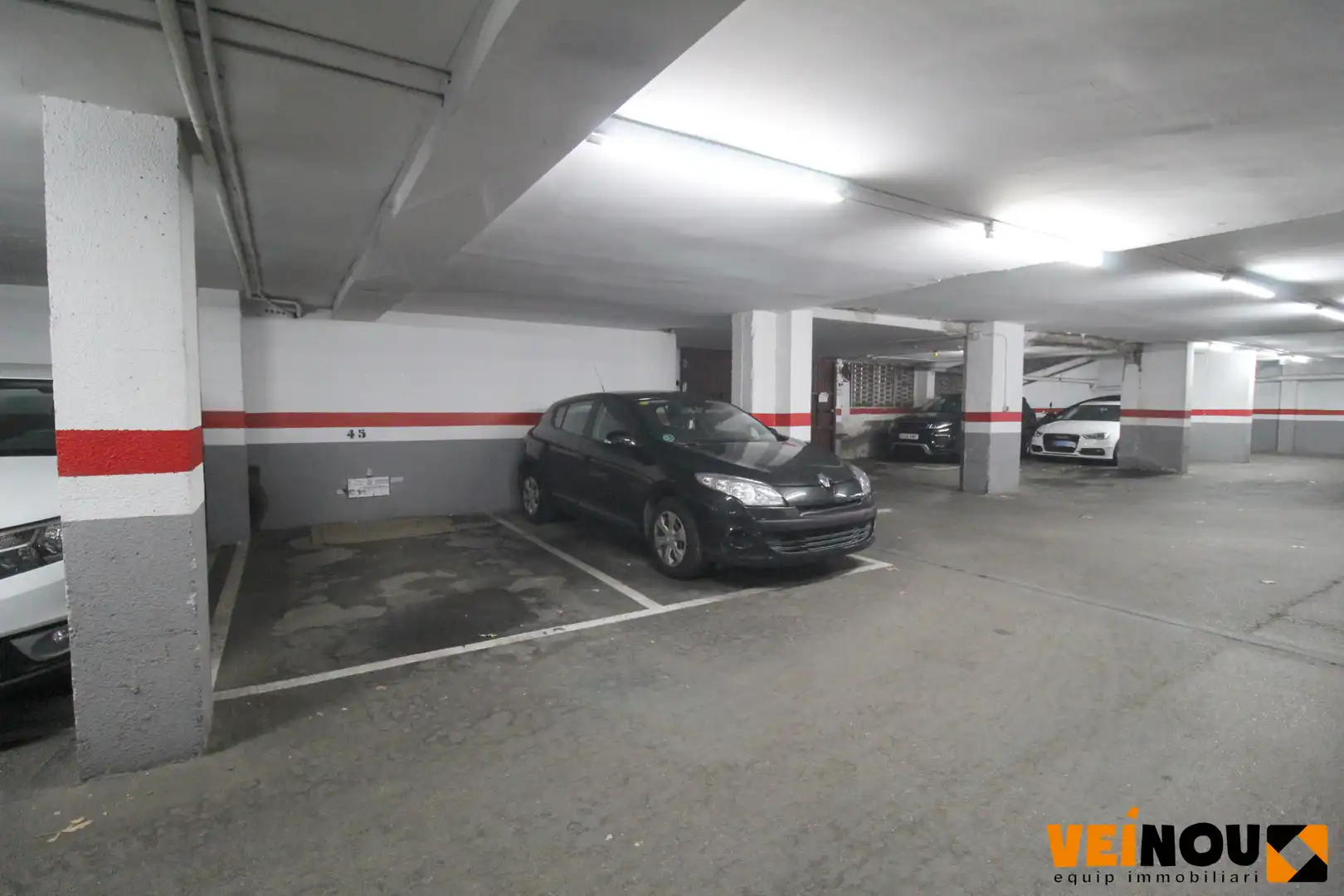 Aparcament de Pis en venda en Esplugues de Llobregat amb Calefacció, Parquet i Balcó
