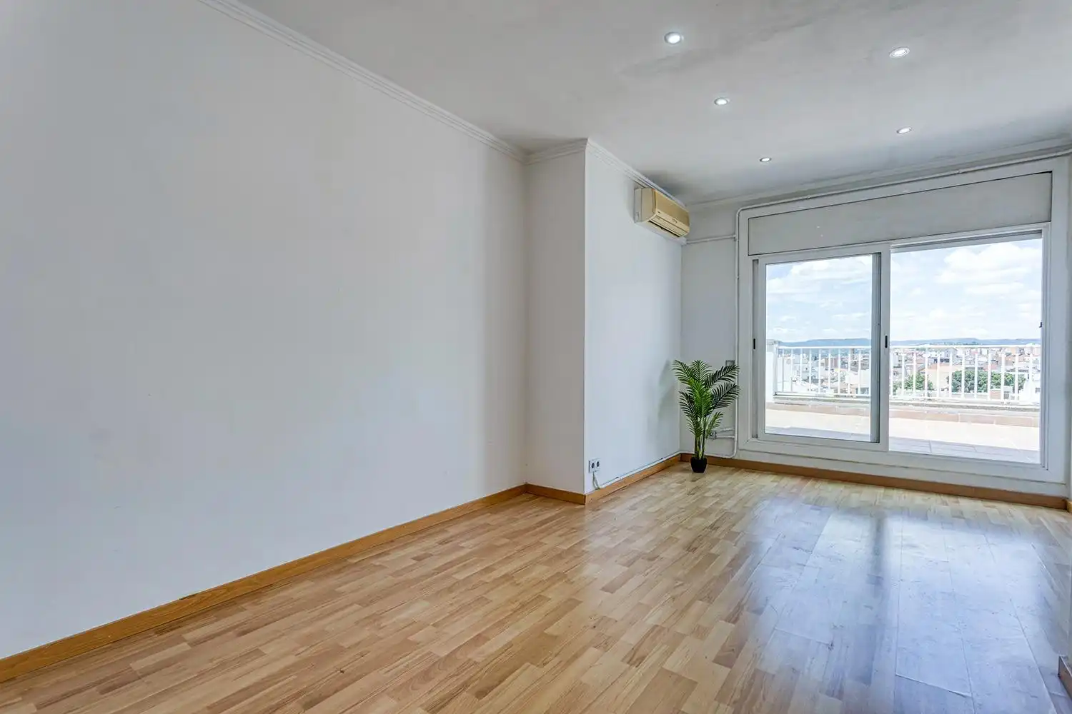 Sala d'estar de Àtic en venda en Igualada amb Aire condicionat, Parquet i Terrassa
