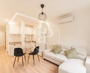 Living room of Flat to rent in  Madrid Capital  with Air Conditioner, Heating and Furnished
