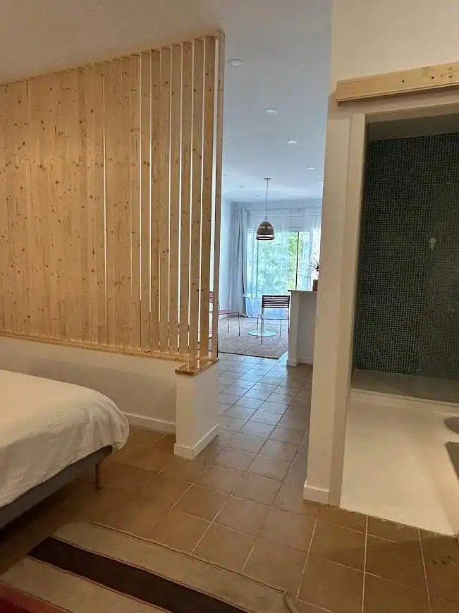 Dormitori de Pis de lloguer en Sant Pere de Ribes amb Aire condicionat, Jardí privat i Terrassa