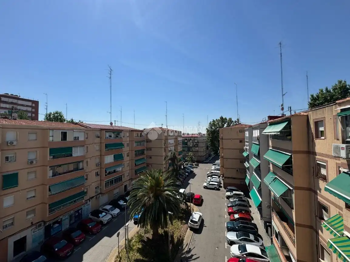Vista exterior de Piso en venta en Madrid con Calefacción y Terraza