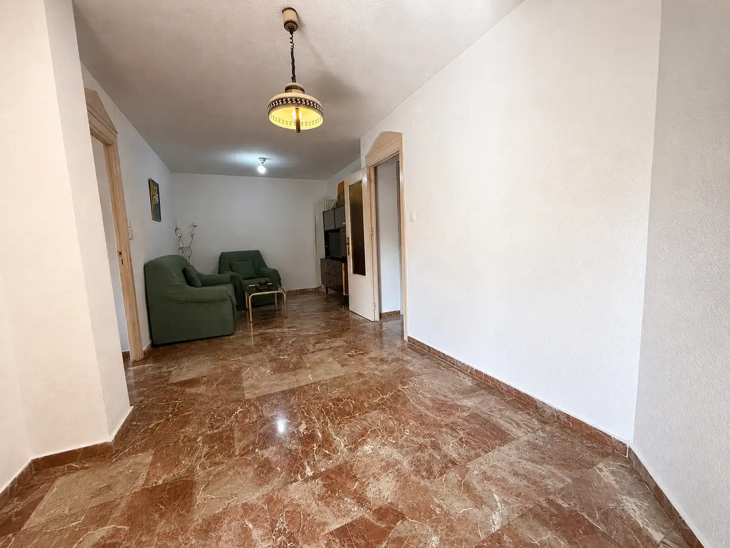 Sala d'estar de Pis en venda en Granada amb Calefacció, Moblat i Forn