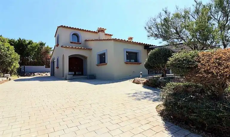 Vista exterior de Casa o xalet en venda en Peralada amb Aire condicionat, Calefacció i Terrassa
