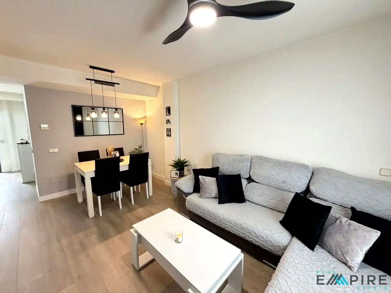 Sala de estar de Piso en venta en El Viso de San Juan con Aire acondicionado, Calefacción y Amueblado