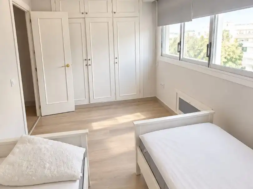 Habitación de Dúplex de alquiler en Algeciras con Aire acondicionado, Parquet y Amueblado
