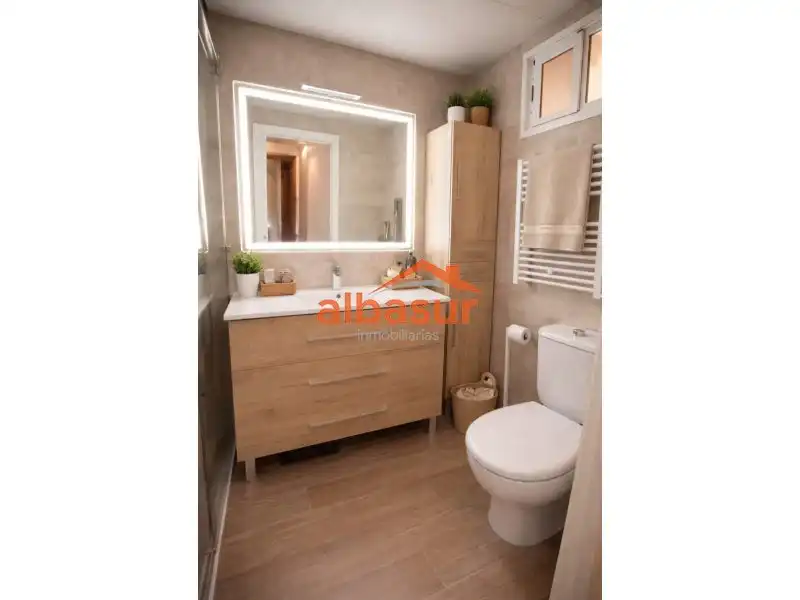 Badezimmer von Wohnung zum Verkauf in Córdoba mit Klimaanlage, Heizung und Abstellraum